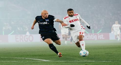 مستغلًا النقص العددي.. كولن يعبر هيرتا في اللحظات الأخيرة بكأس ألمانيا